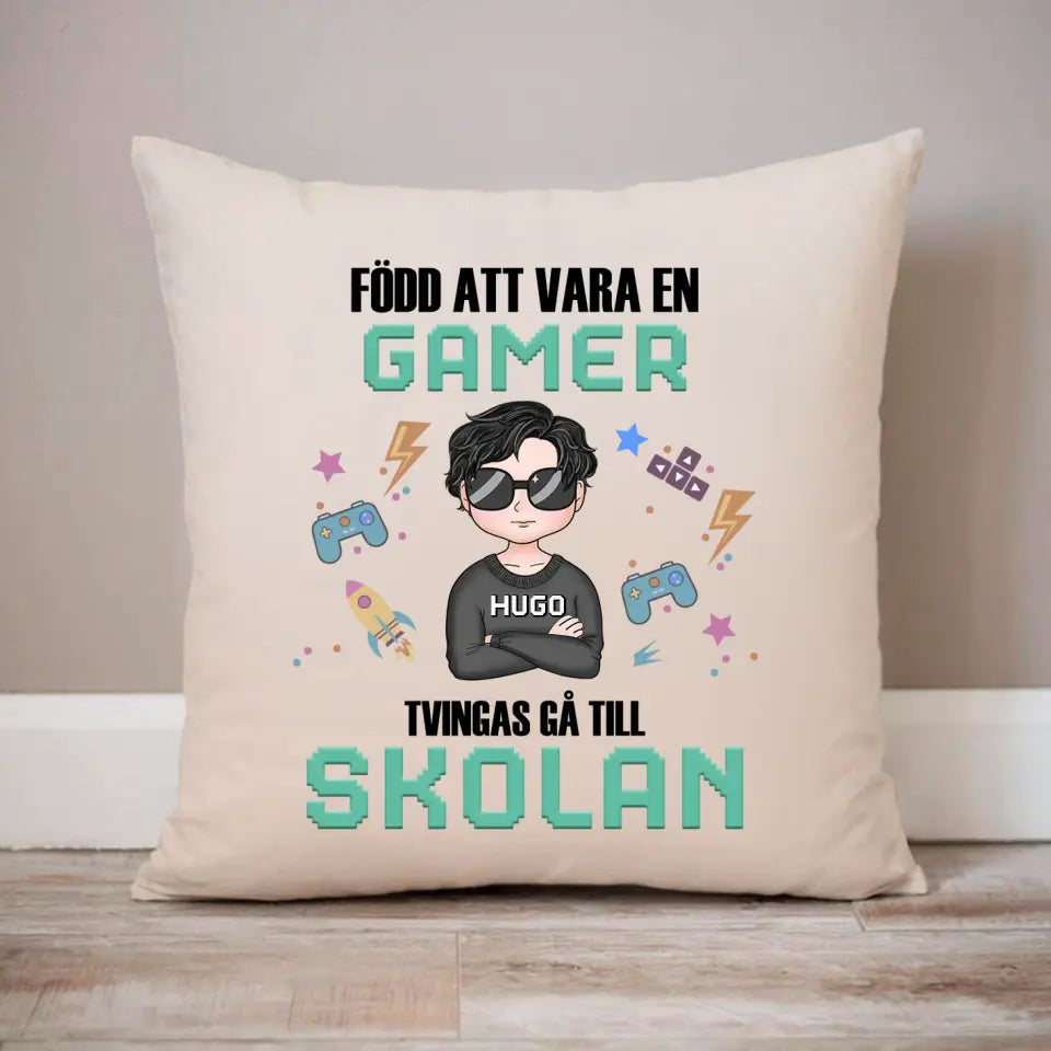 Född att vara en gamer. Tvingas gå till skolan