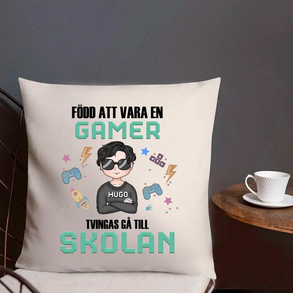 Född att vara en gamer. Tvingas gå till skolan